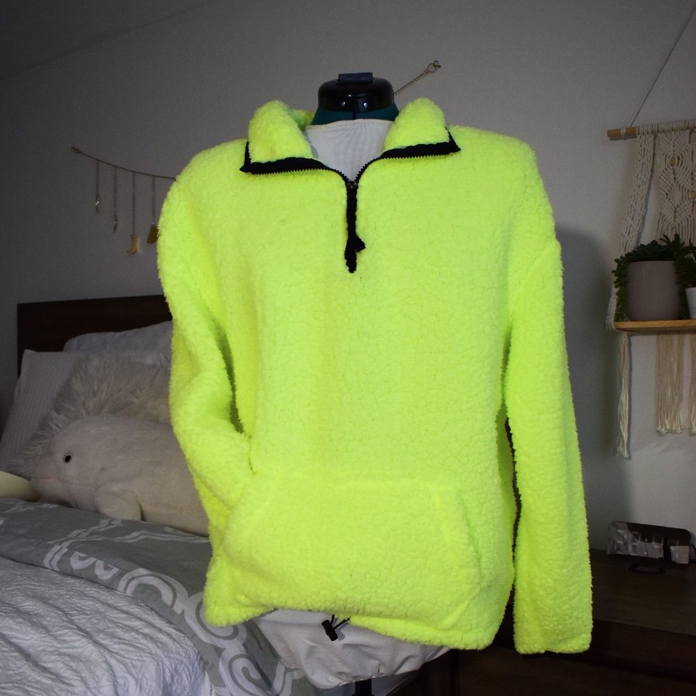 Fleece neon yellow pullover